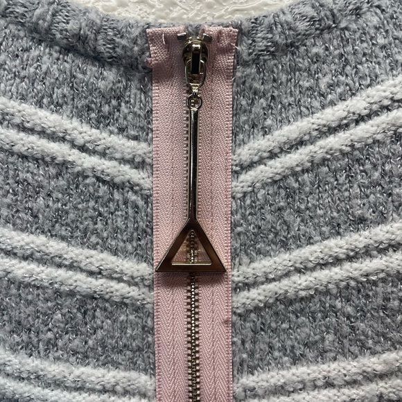 Soft surroundings, grey & white striped sweater, tunic length, size Large - Picture 4 of 6